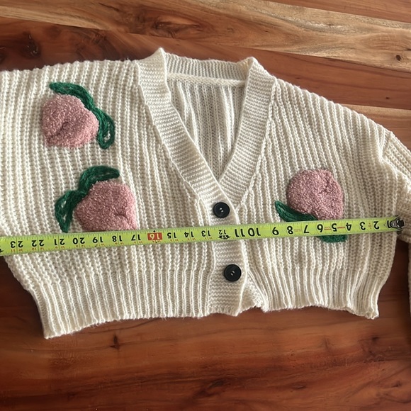 Hand knit Loose Cropped Cardigan Sweater with 3D Fuzzy Peaches women’s med/lrg - Picture 4 of 14